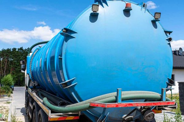 Come funziona un camion autospurgo: tutto quello che devi sapere sul “dietro le quinte” del servizio